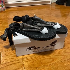 Modzori flat convertible sandals